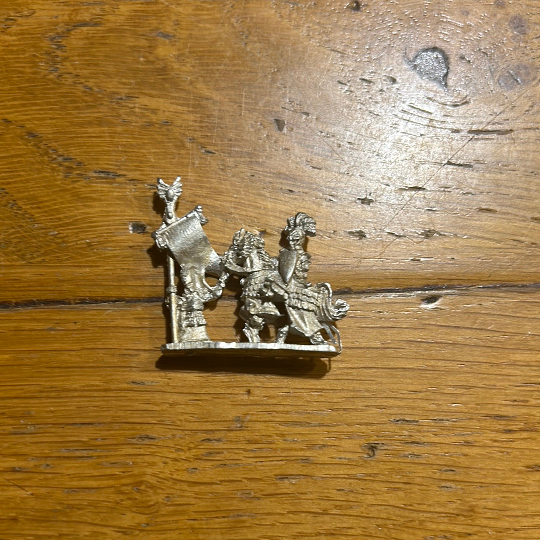 Warmaster high elf battle standard on foot and hero on mount