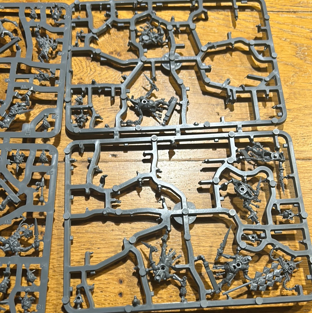 Age of Sigmar Kruelboyz Hobgrot slittaz x14 new on Sprue