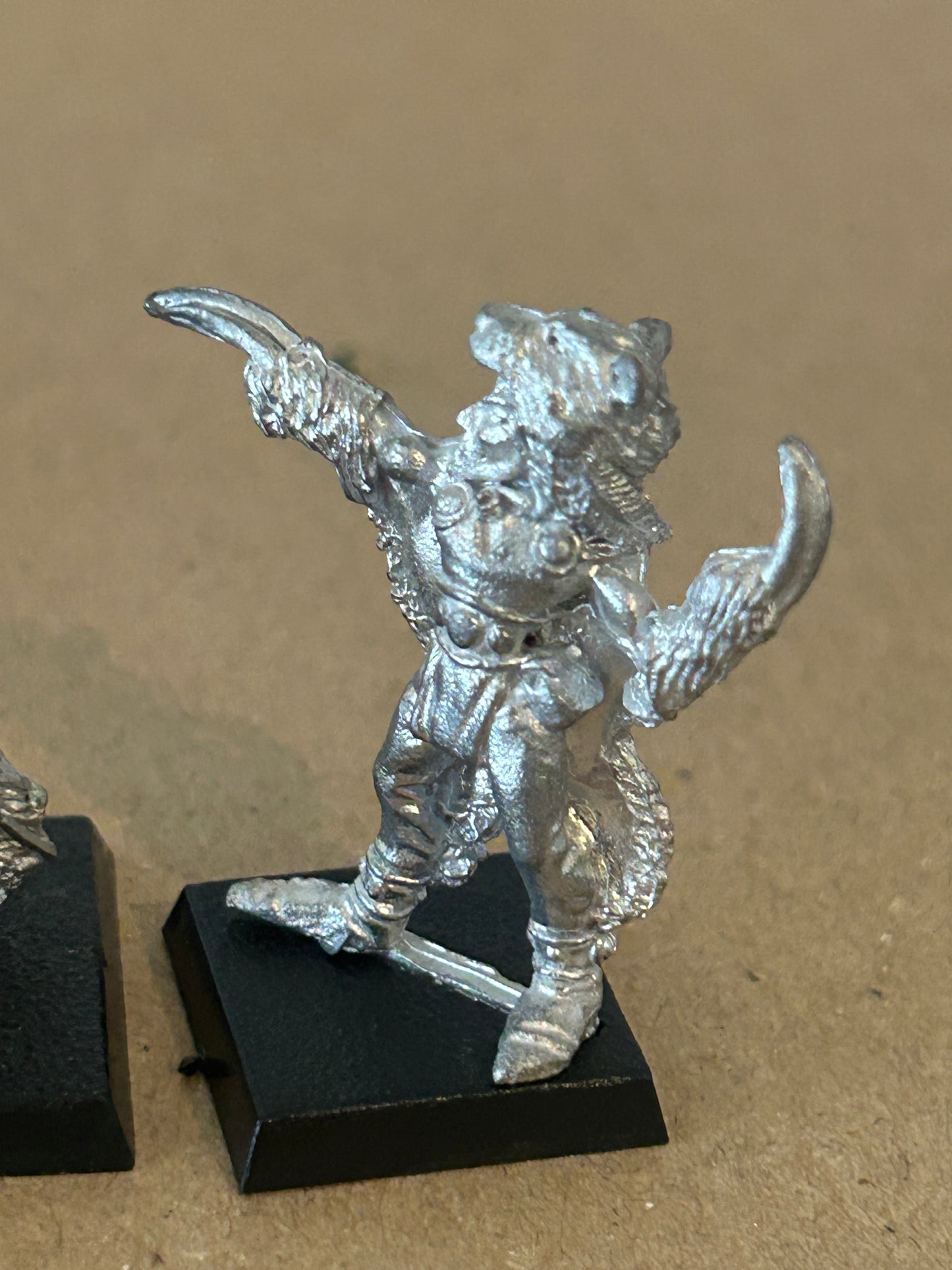 Citadel Miniatures Elven Animal Keeper (ELF5) - Ursus Bear Keeper and Bear