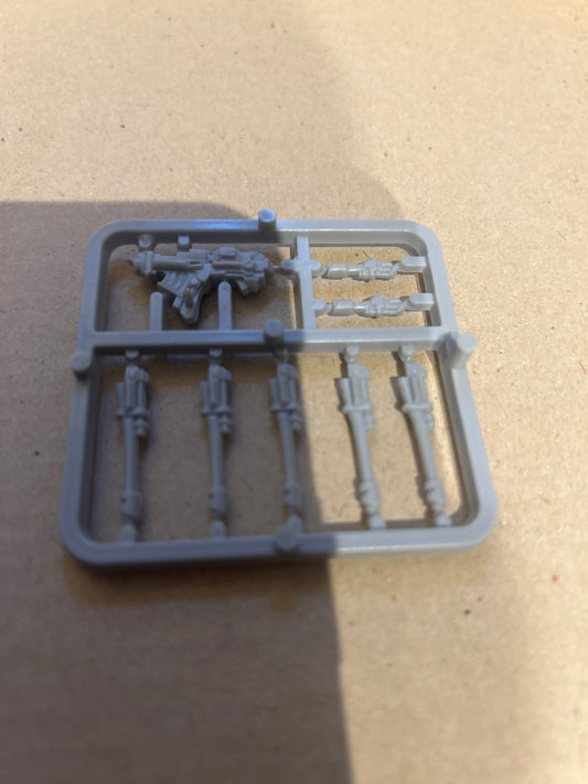 Warhammer 40K ROGUE TRADER IMPERIAL GUARD Squat WEAPON SPRUE LASGUN HEAVY BOLTER (3 available)