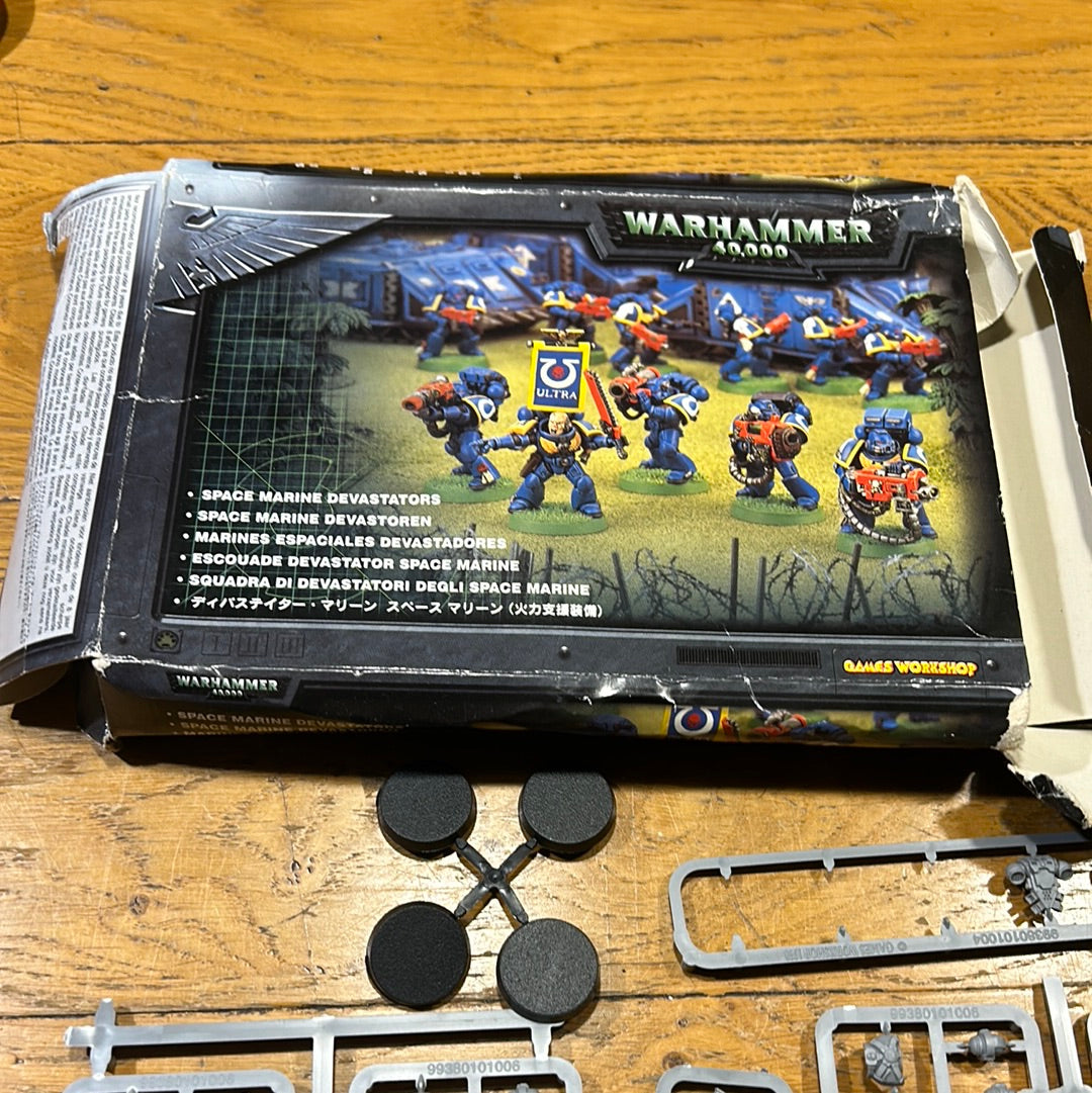 Warhammer 40k space marine devastators box (should be enough parts for all the models)