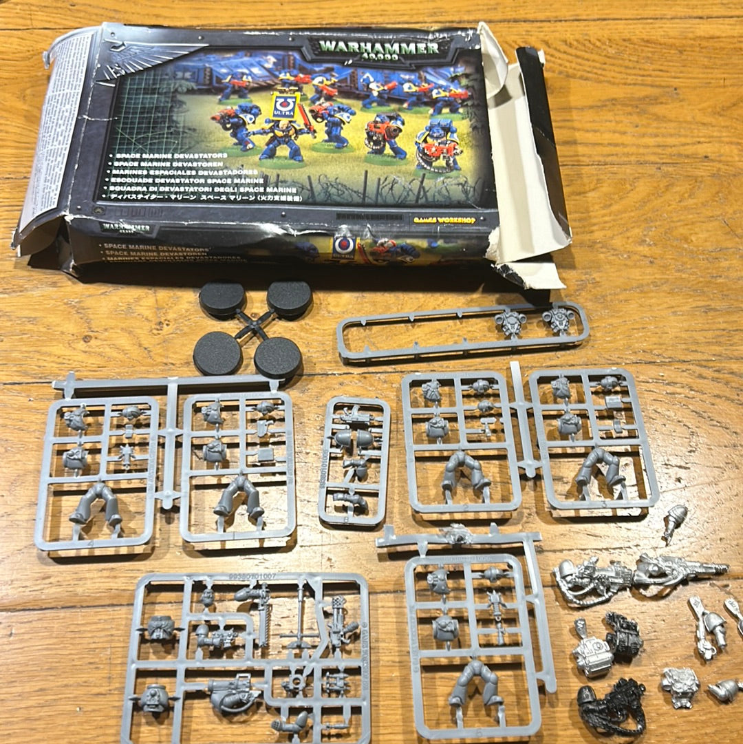 Warhammer 40k space marine devastators box (should be enough parts for all the models)