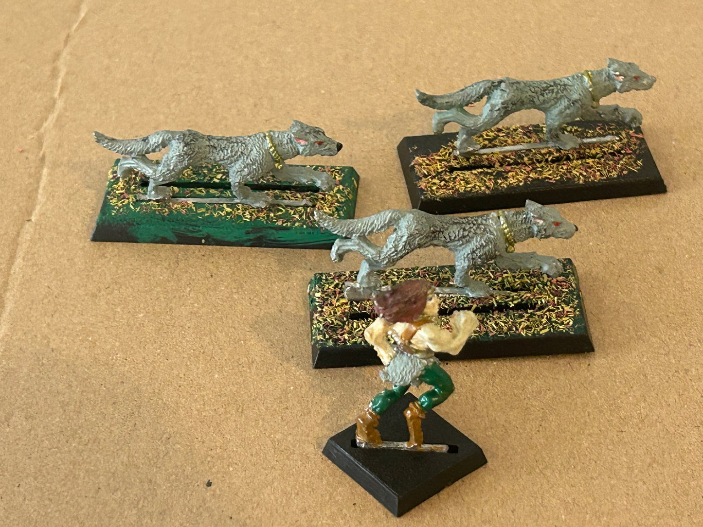 Citadel Miniatures Elven Animal Keeper (ELF5) - Hound Keeper and 3 hounds