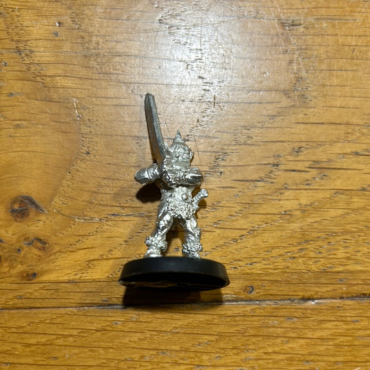Warhammer Fantasy Citadel F3 Barbarian with double handed sword Norse Chaos