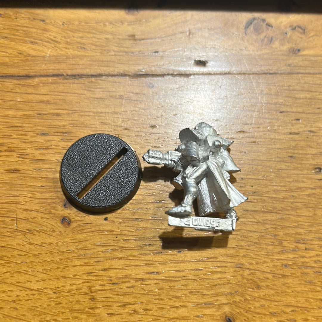 Warhammer 40k sisters of battle sister with flamer (no backpack)