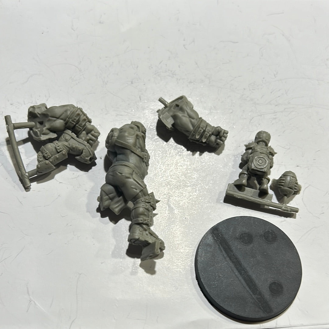 Bloodbowl Willy Miniatures star players Kick and Off (ogre and halfling star players)