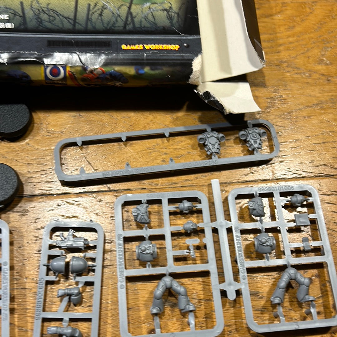 Warhammer 40k space marine devastators box (should be enough parts for all the models)