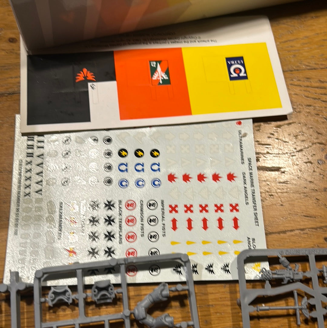 Warhammer 40k space marine devastators box (only enough body parts for 4 models)