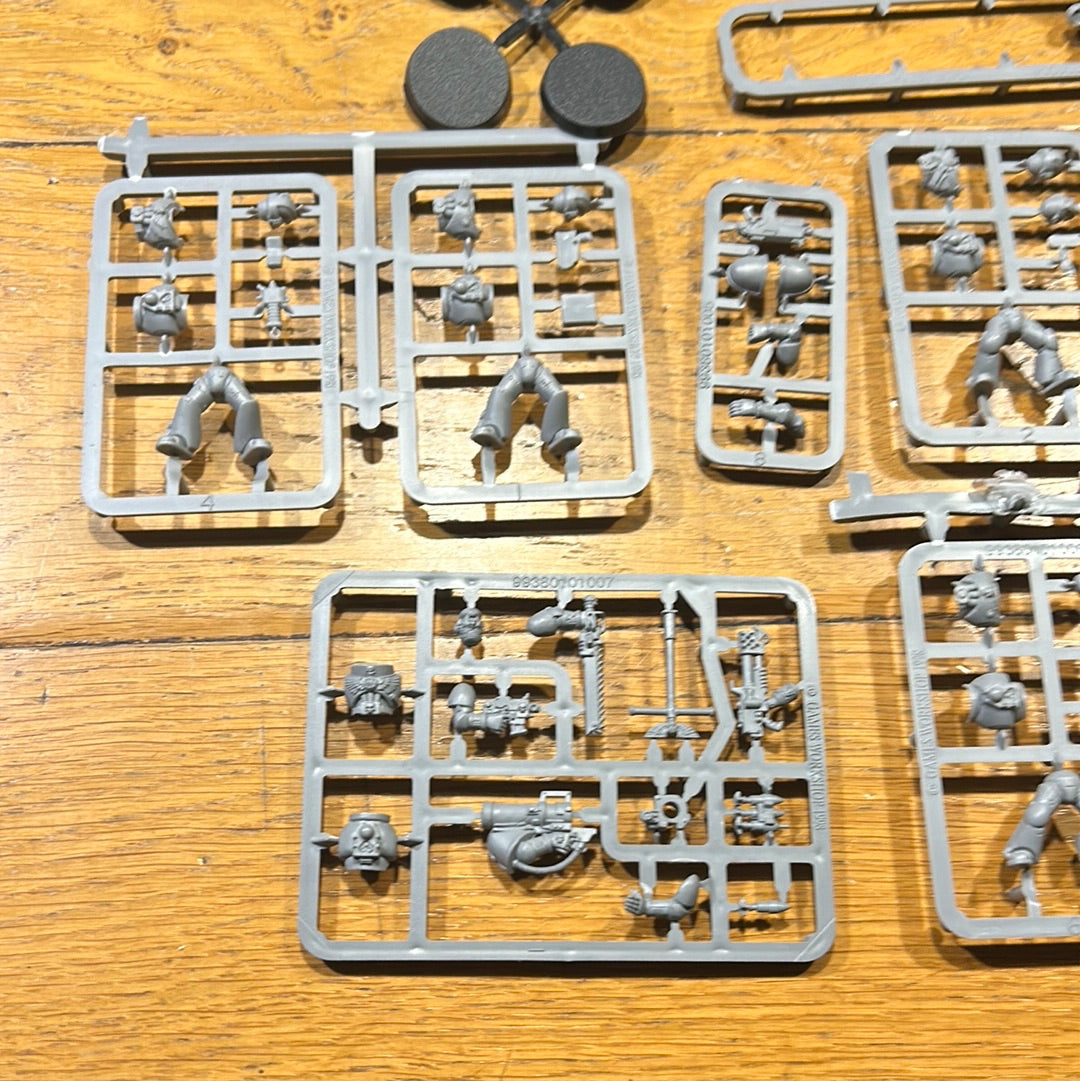 Warhammer 40k space marine devastators box (should be enough parts for all the models)