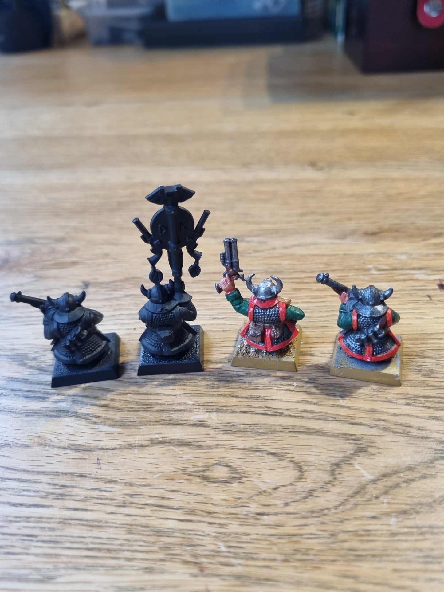WHFB Dwarf Thunderers x 4 Battle for Skull Pass) - 2 standard, 1 champion and 1 standard bearer