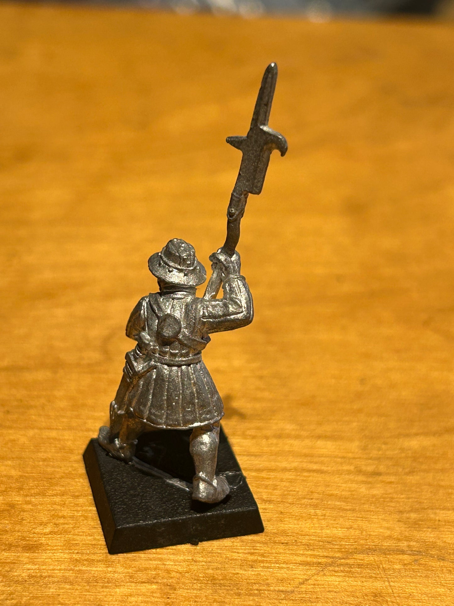 Bretonnian man at arms halberdier metal warhammer fantasy
