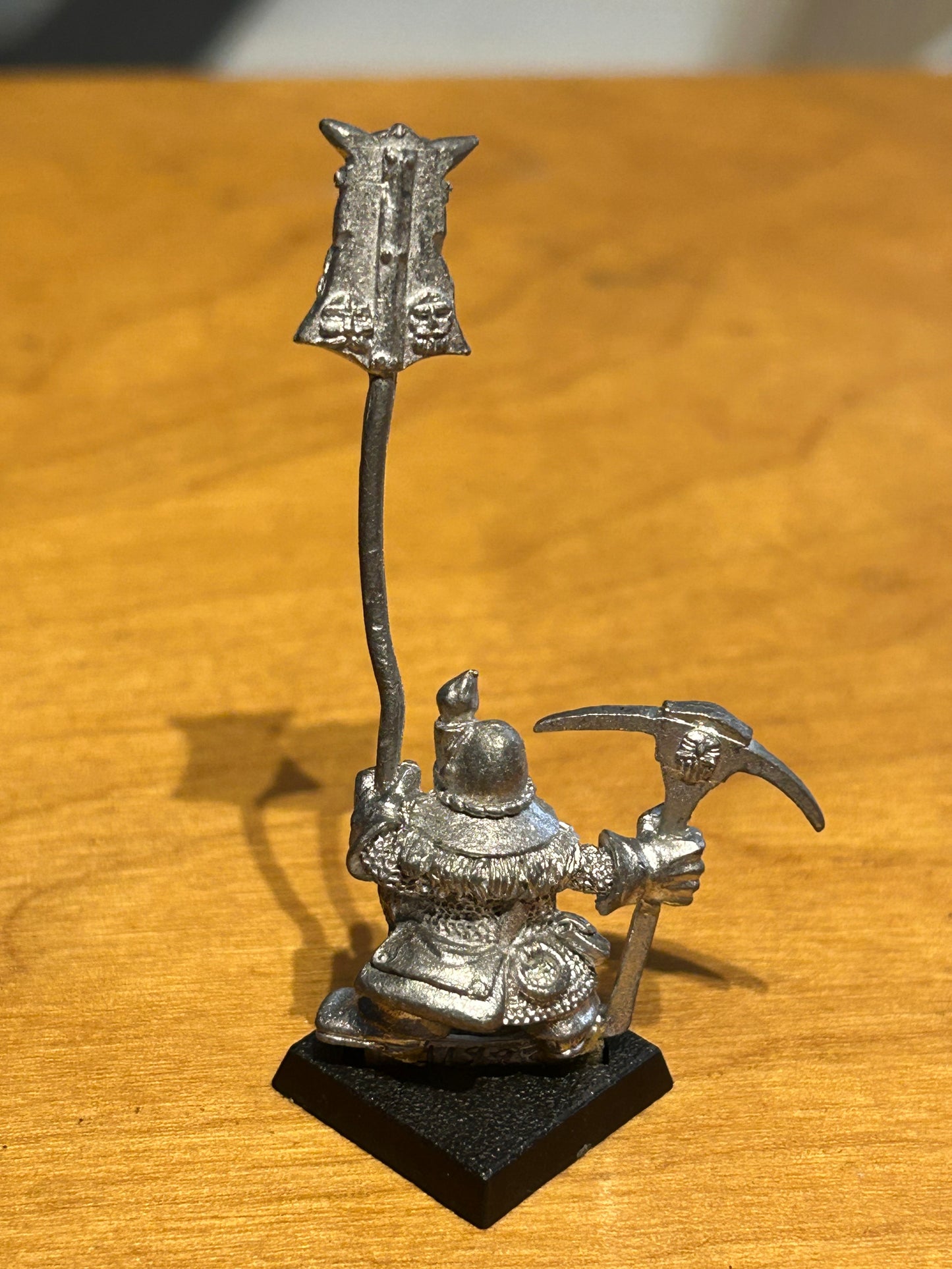 Warhammer fantasy dwarf miner standard