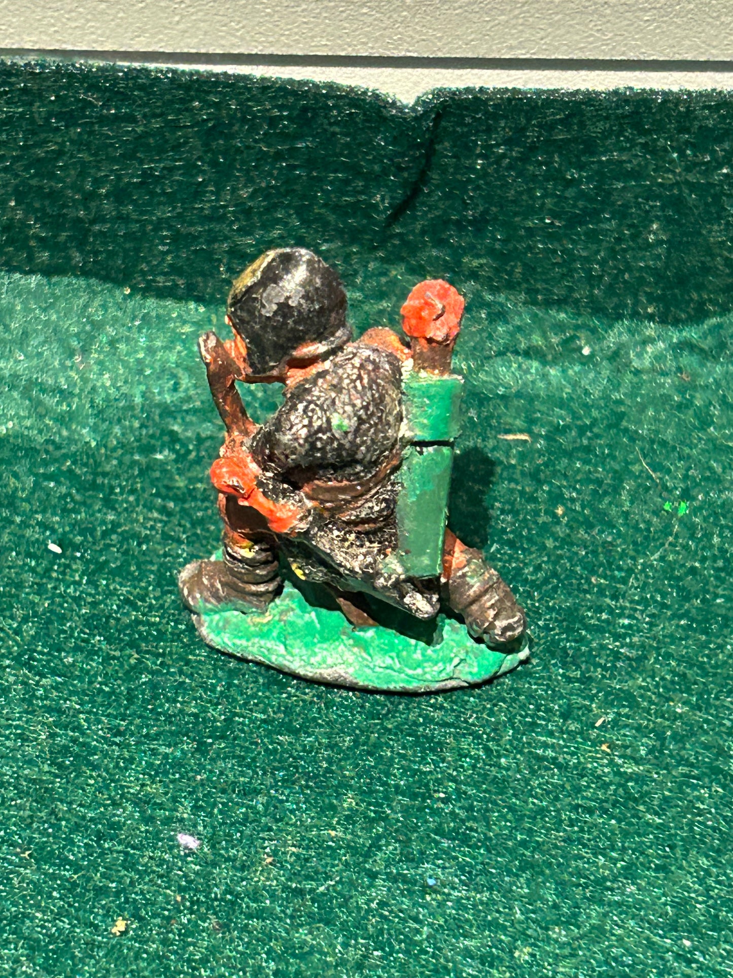 Citadel - Pre Slotta - Warhammer - C15 armoured Orc Warrior -  advancing with bow 1984