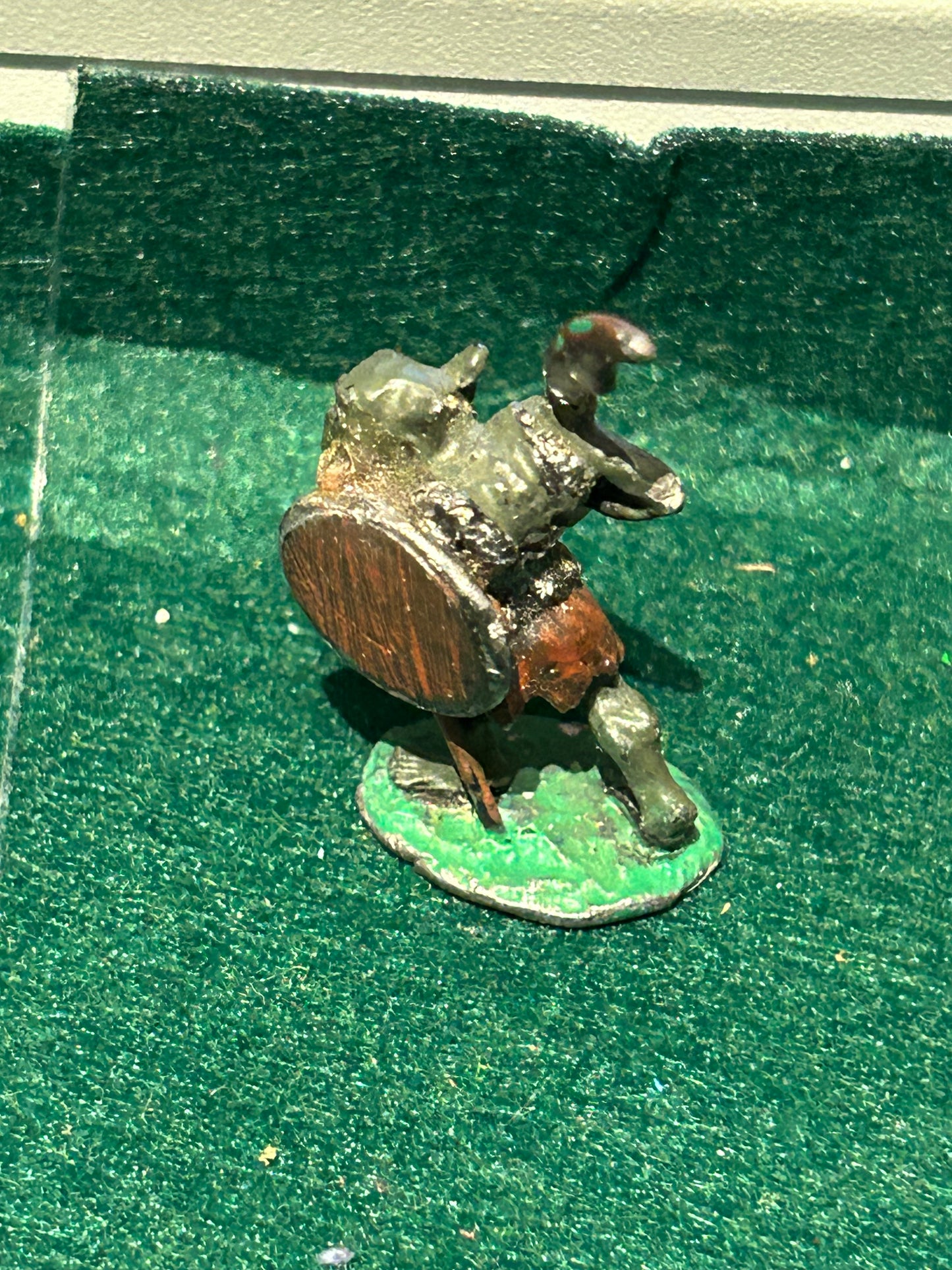 Warhammer fantasy c16 orc with sword and shield