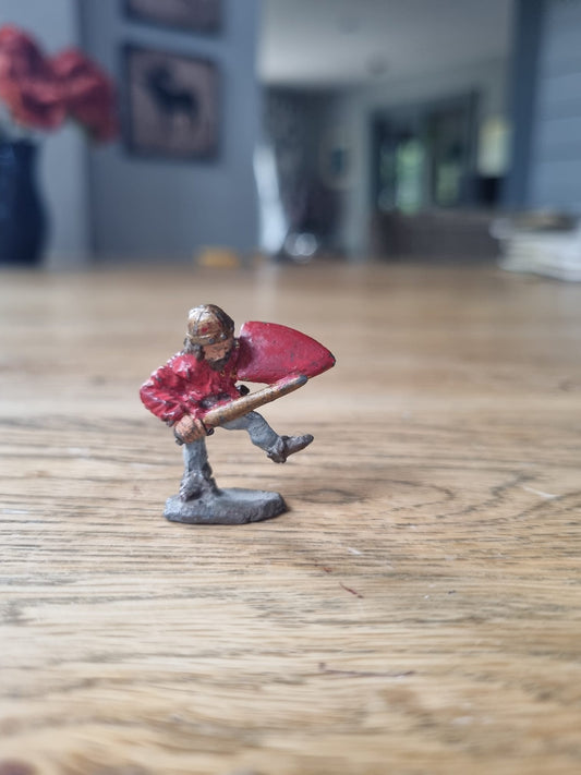 Grenadier models fighting men 2005c kicking warrior