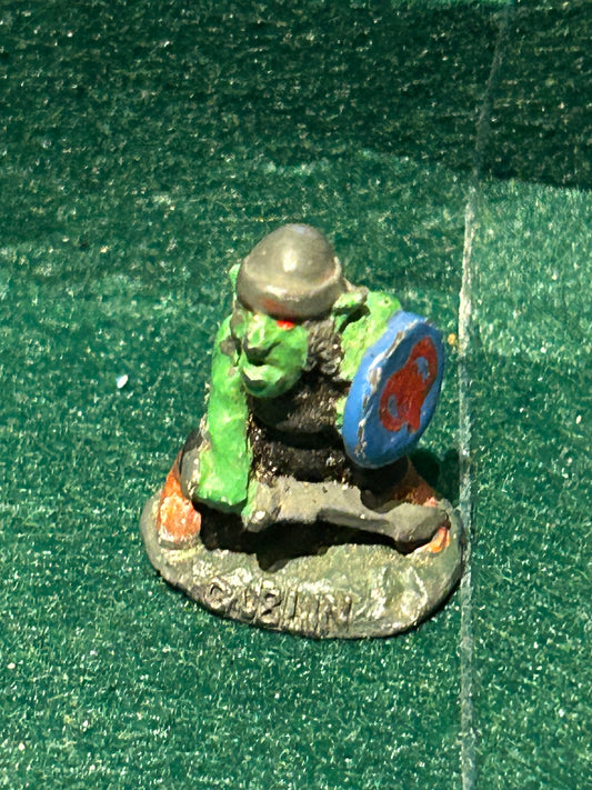 CITADEL C13 NIGHT GOBLIN C13 (2C-04)  WITH SWORD AND SHIELD PRE SLOTTA warhammer fantasy
