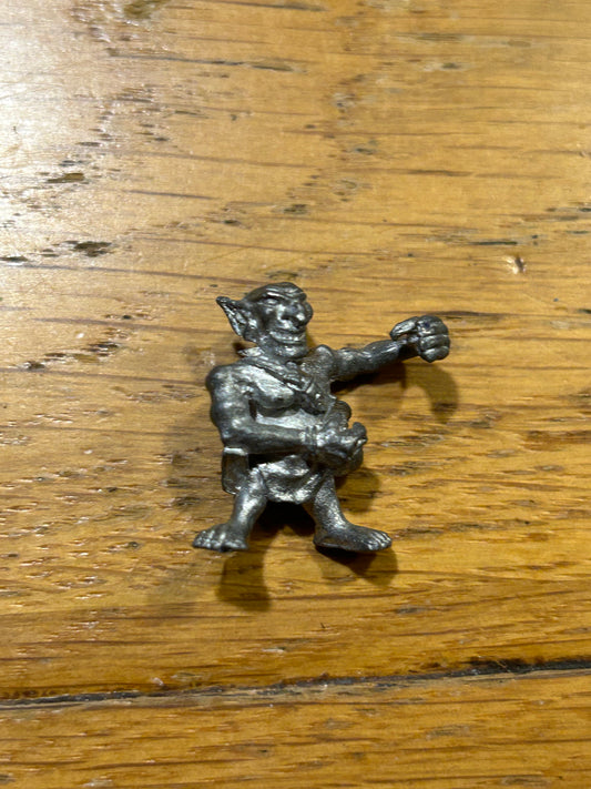 Warhammer fantasy goblin war machine crewman