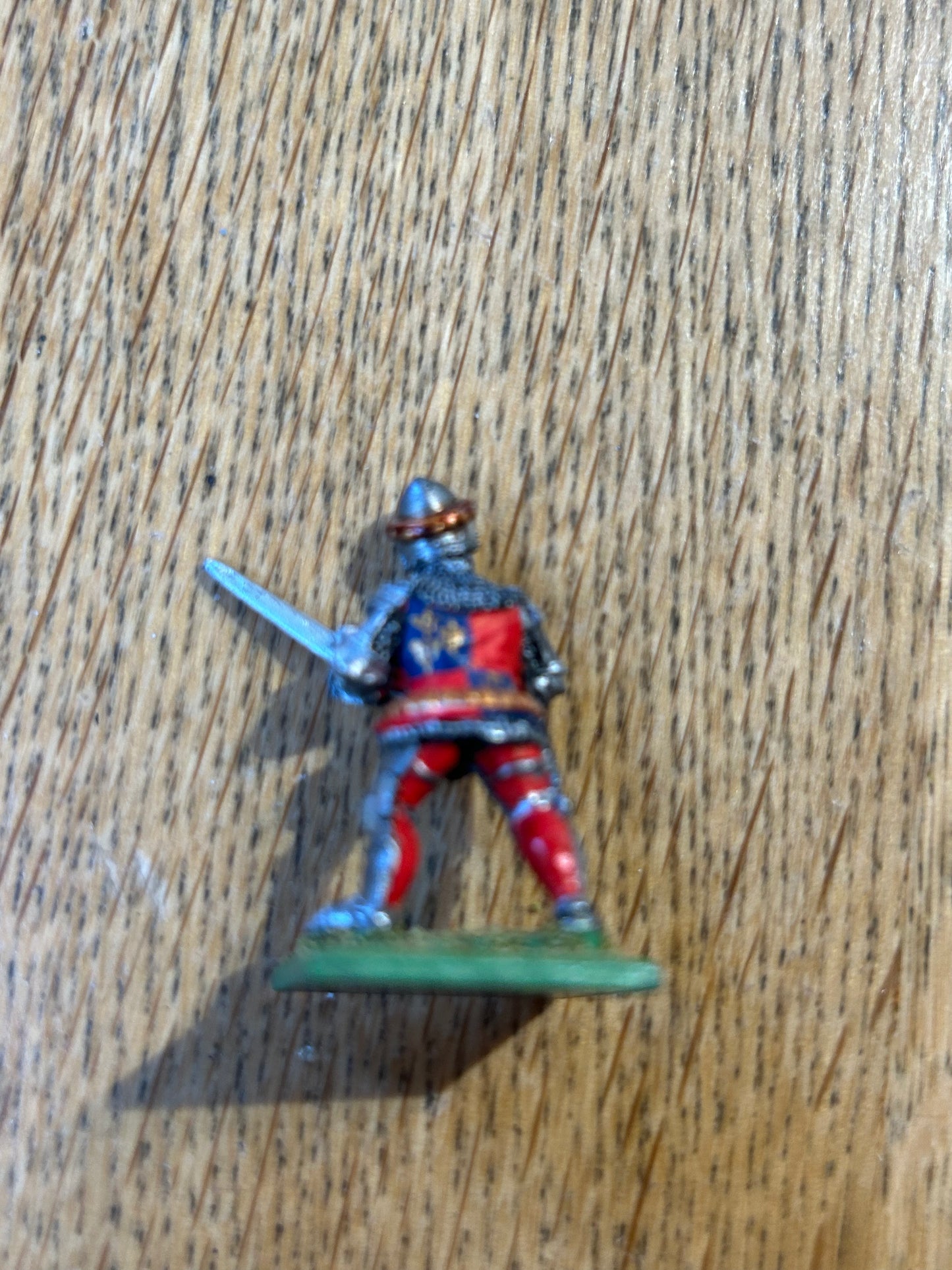 Medieval knight miniature (unsure of the manufacturer).