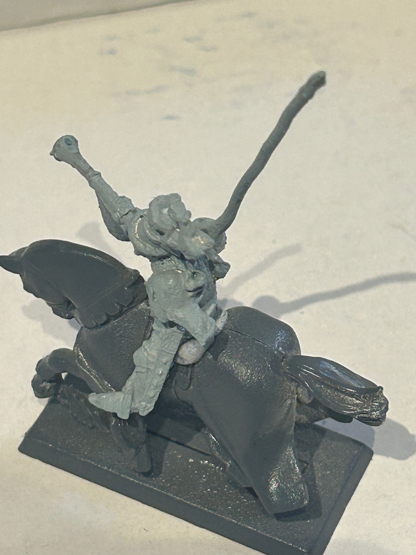 WARHAMMER - BRETONNIA - GRAIL KNIGHTS TRUMPETER (no shield and its not the correct horse)