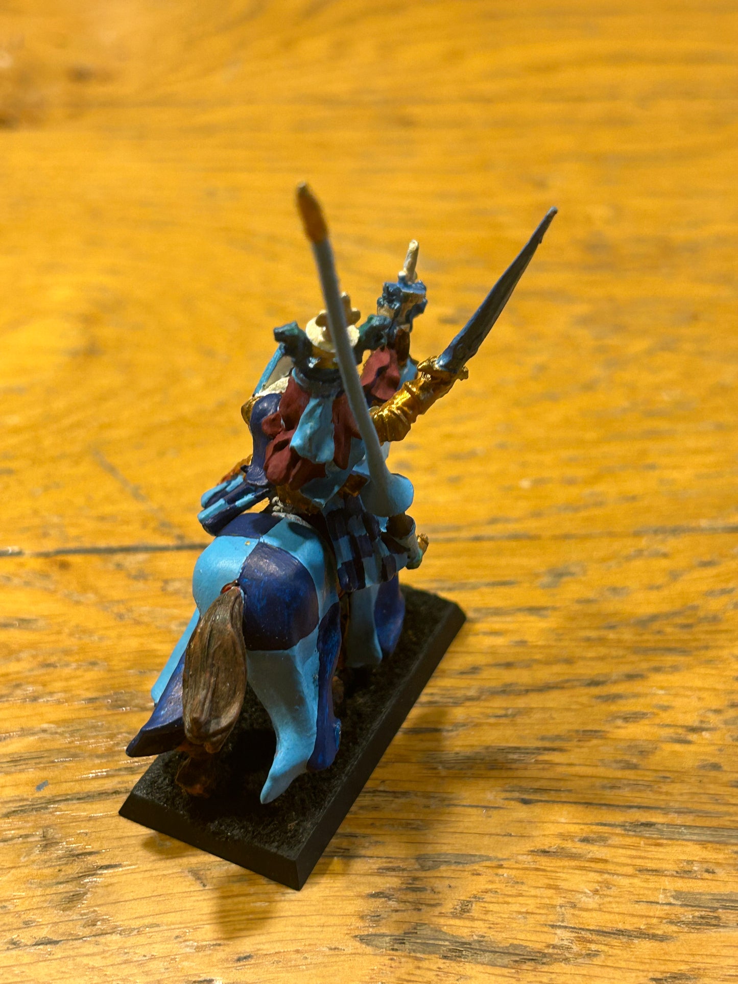 Warhammer Fantasy BRETONNIAN GRAIL KNIGHT champion metal 5th edition (sword tip has a little stress wear on it) has some blu tack that needs removing)