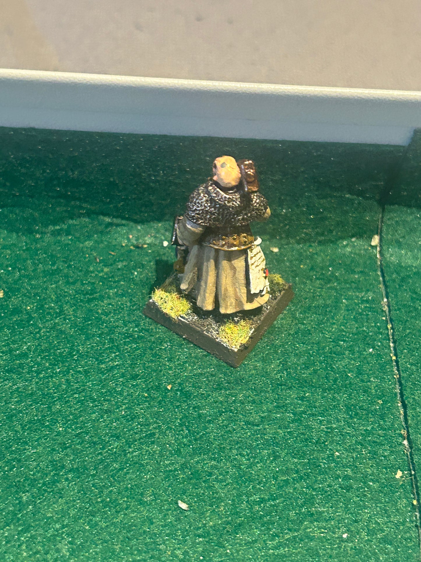 Warhammer fantasy warrior priest with two hammers