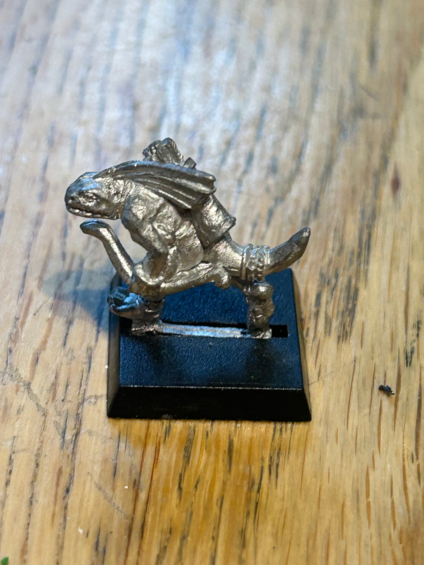 Warhammer fantasy skink with bow archer lizardmen