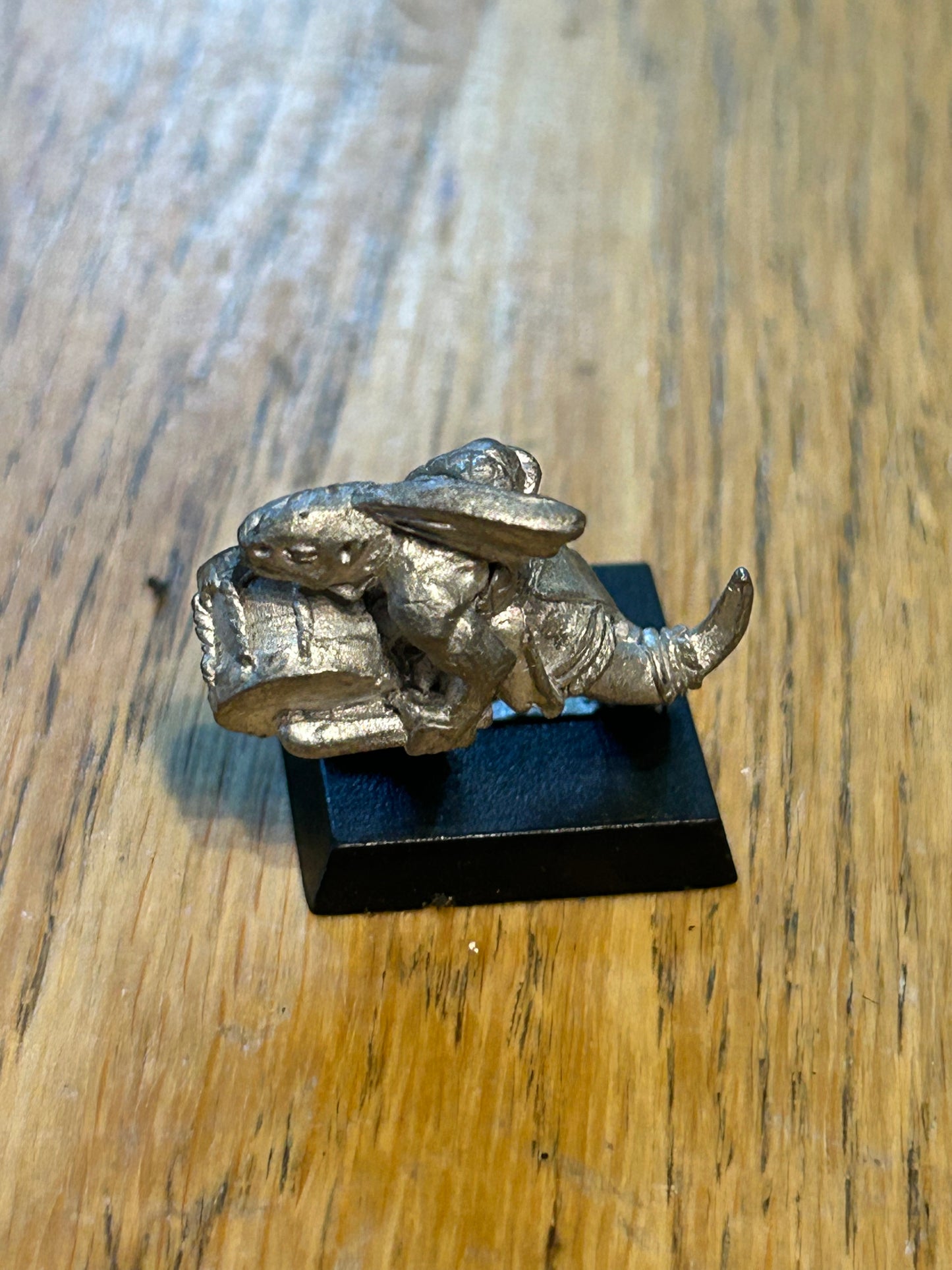 Warhammer fantasy skink musician