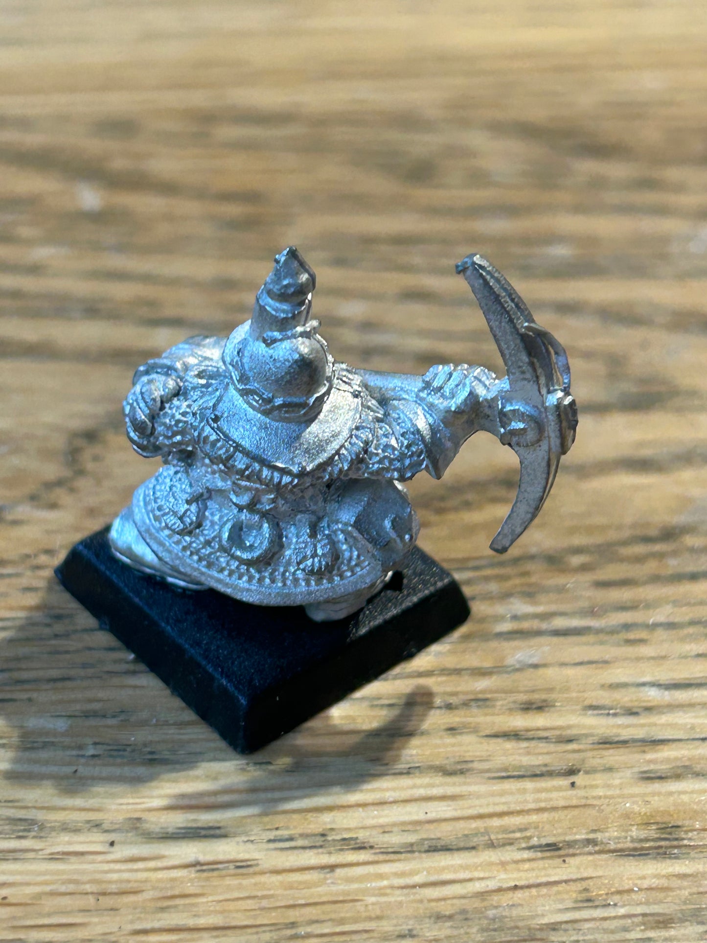 Warhammer fantasy dwarf miner