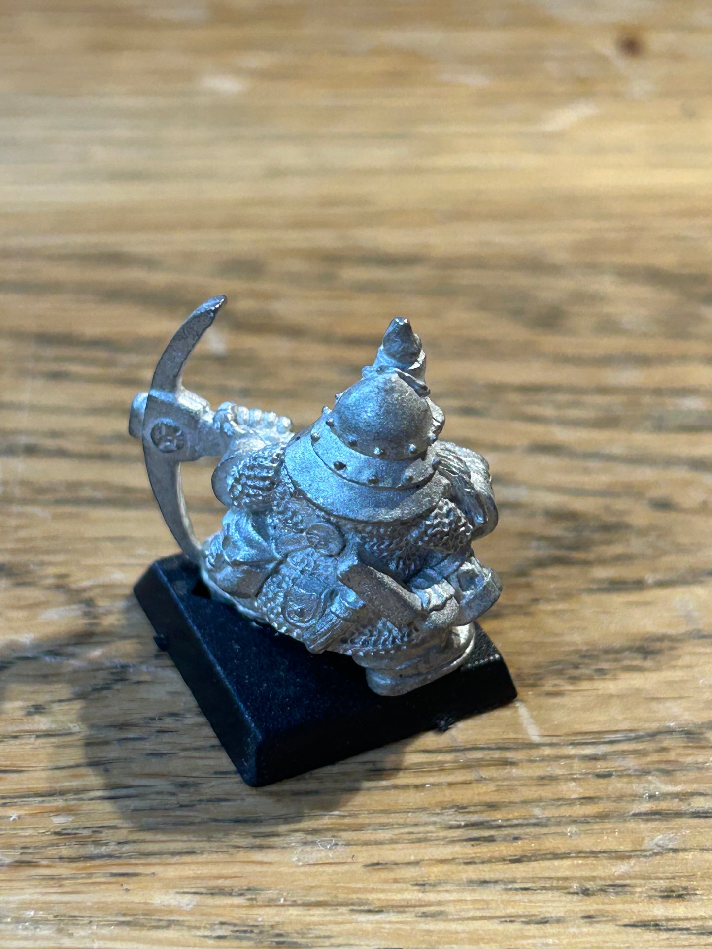 Warhammer fantasy dwarf miner