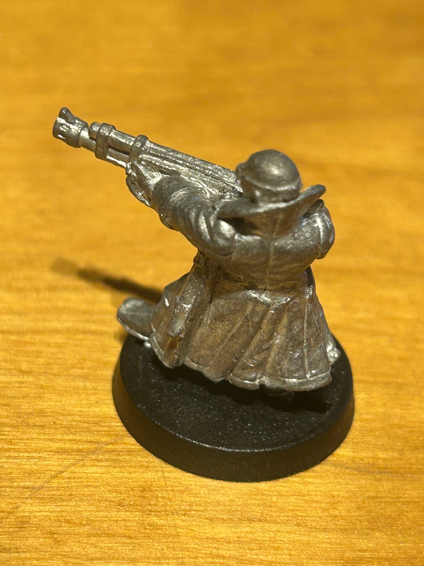 Necromunda Delaque ganger with autogun