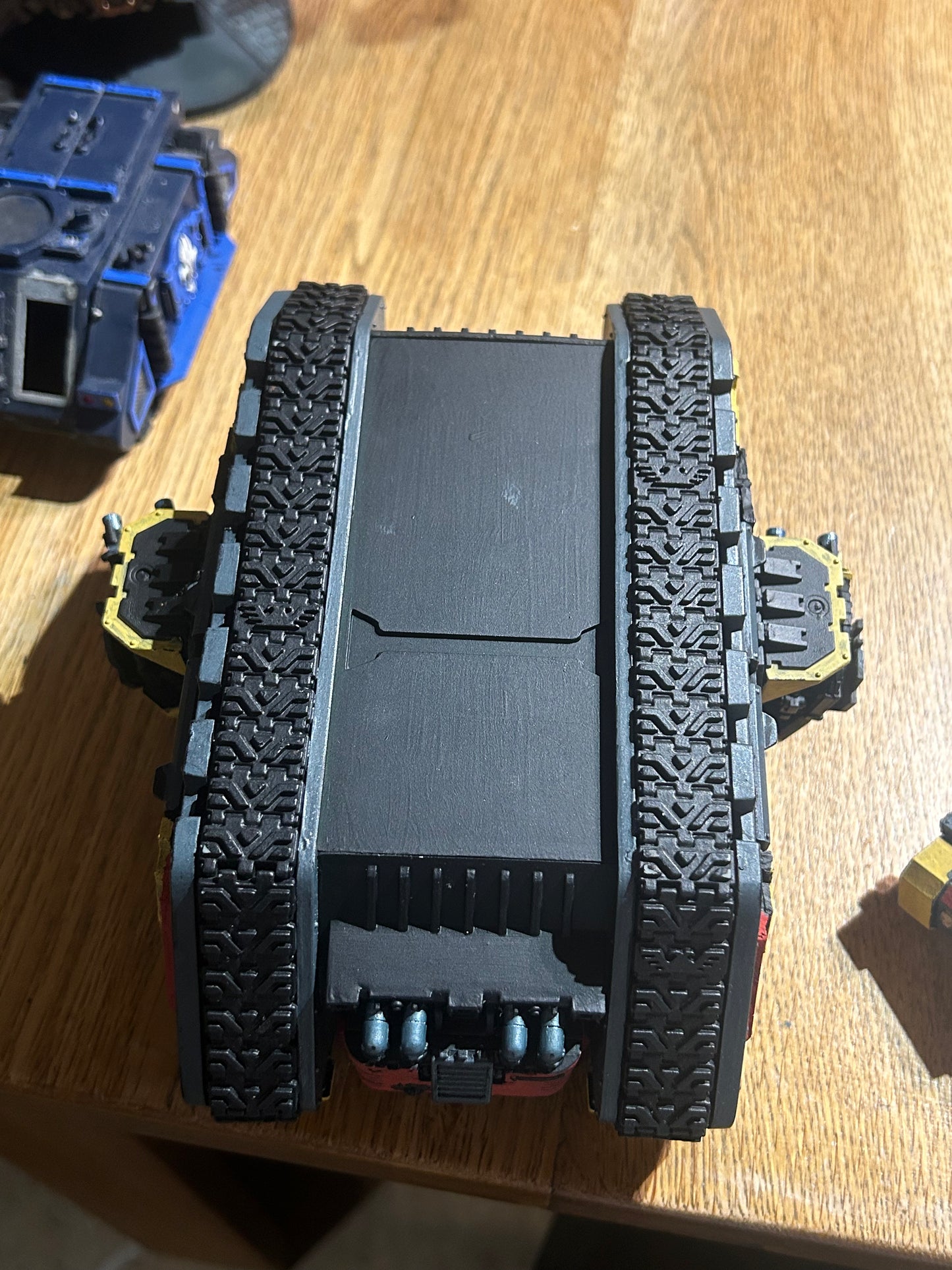 Warhammer 40K Space Marines Land Raider painted