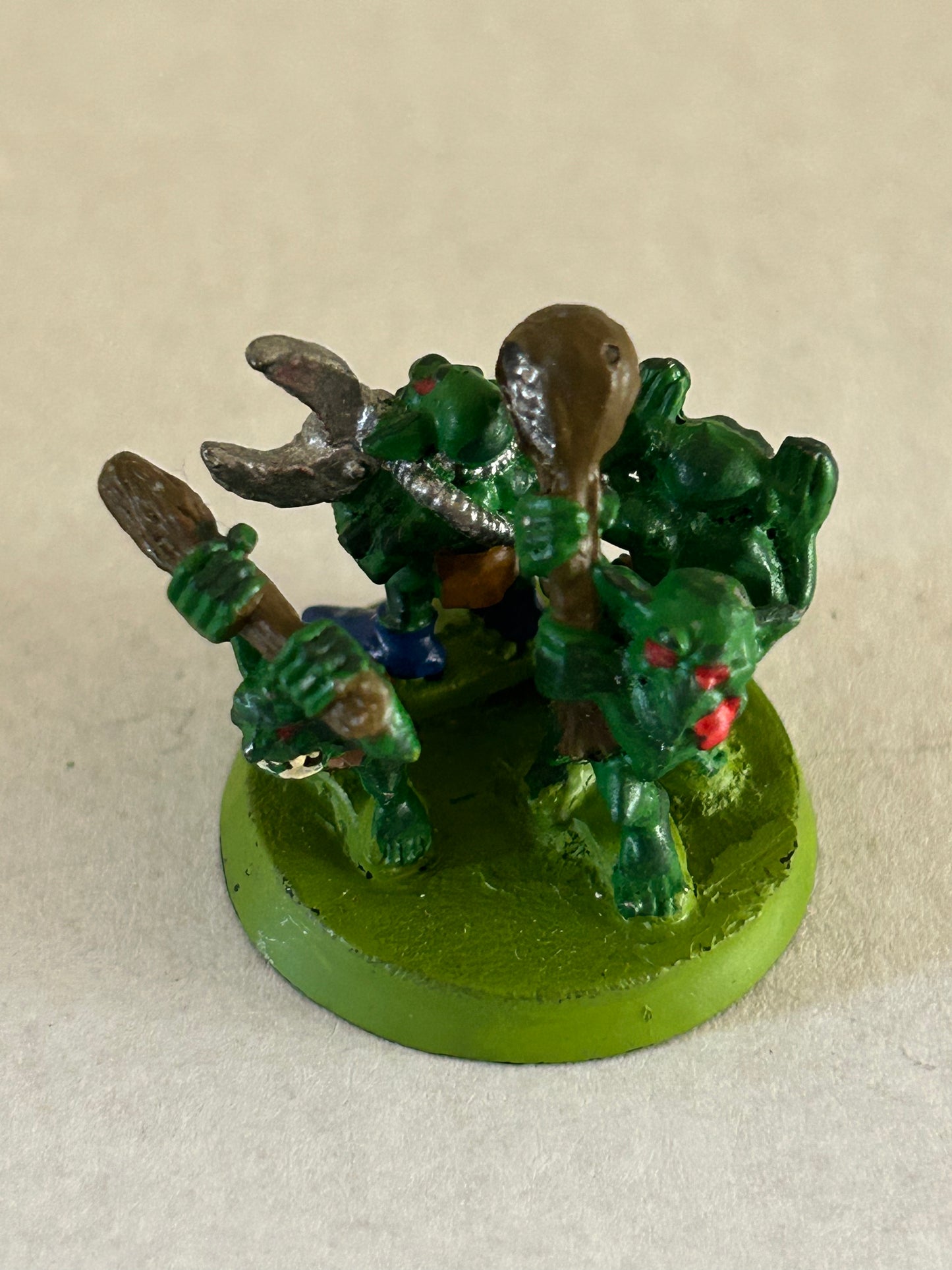 Warhammer fantasy or 40k orc or ork Snotling base (includes a rarer 40k snotling with spanner)