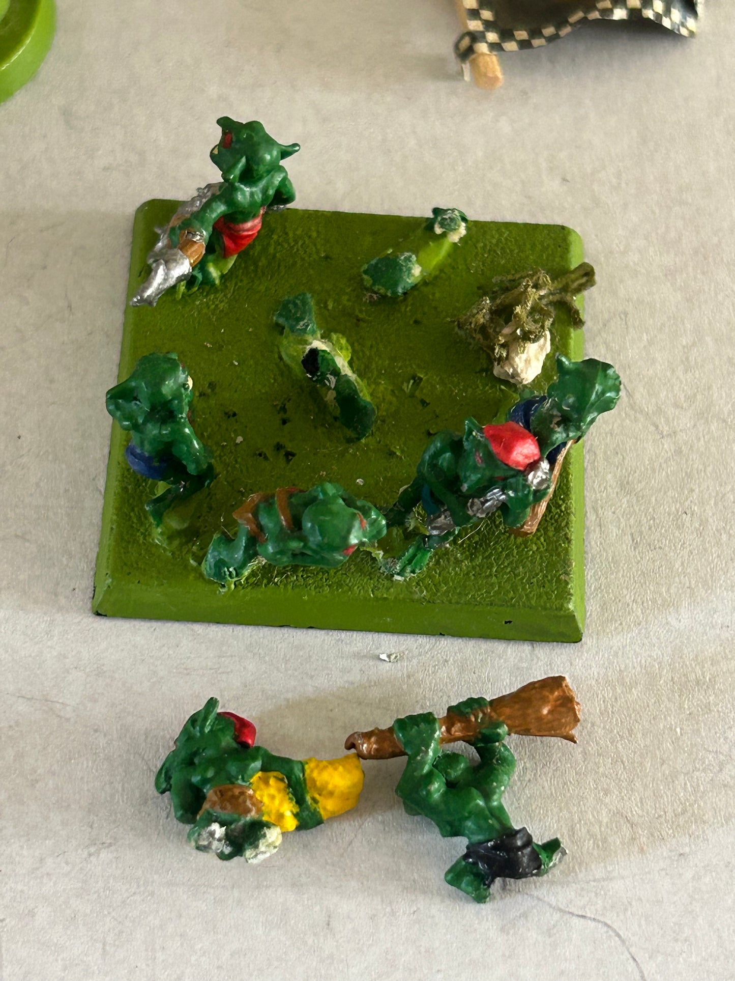 Warhammer fantasy or 40k orc or ork Snotling base (6 complete snotlings and 2 broken ones) (Copy)