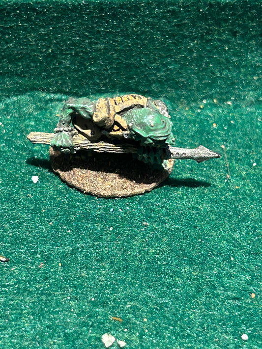 Warhammer fantasy c12 knee spiker (no tab)