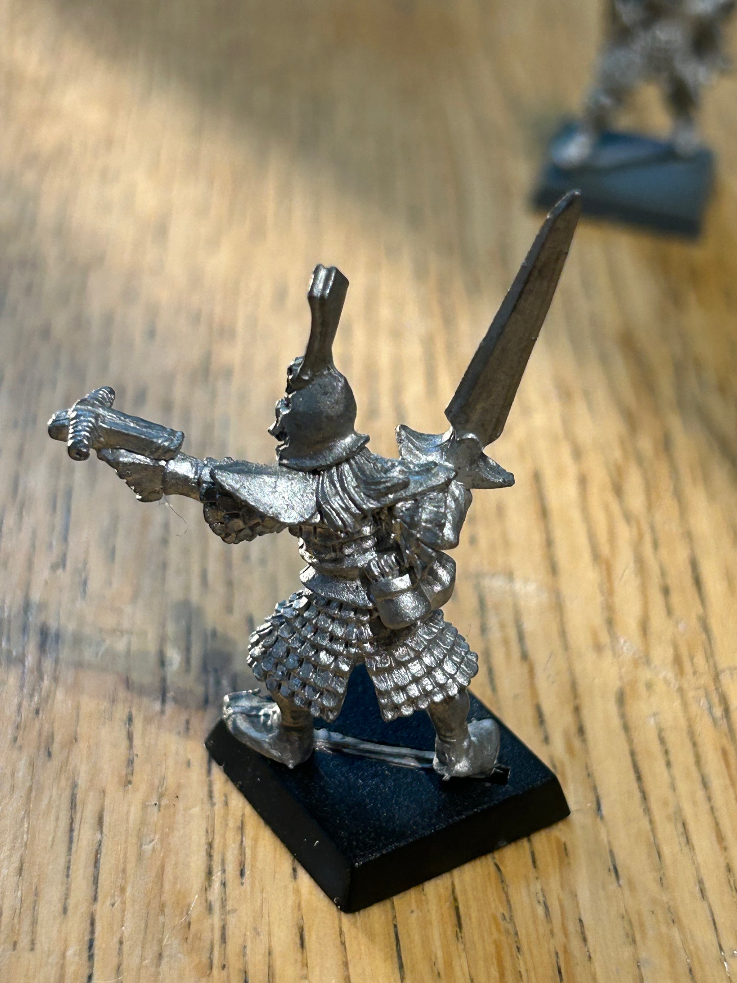 Warhammer Fantasy Marauder Dark Elf MM70/DE01 with sword and crossbow
