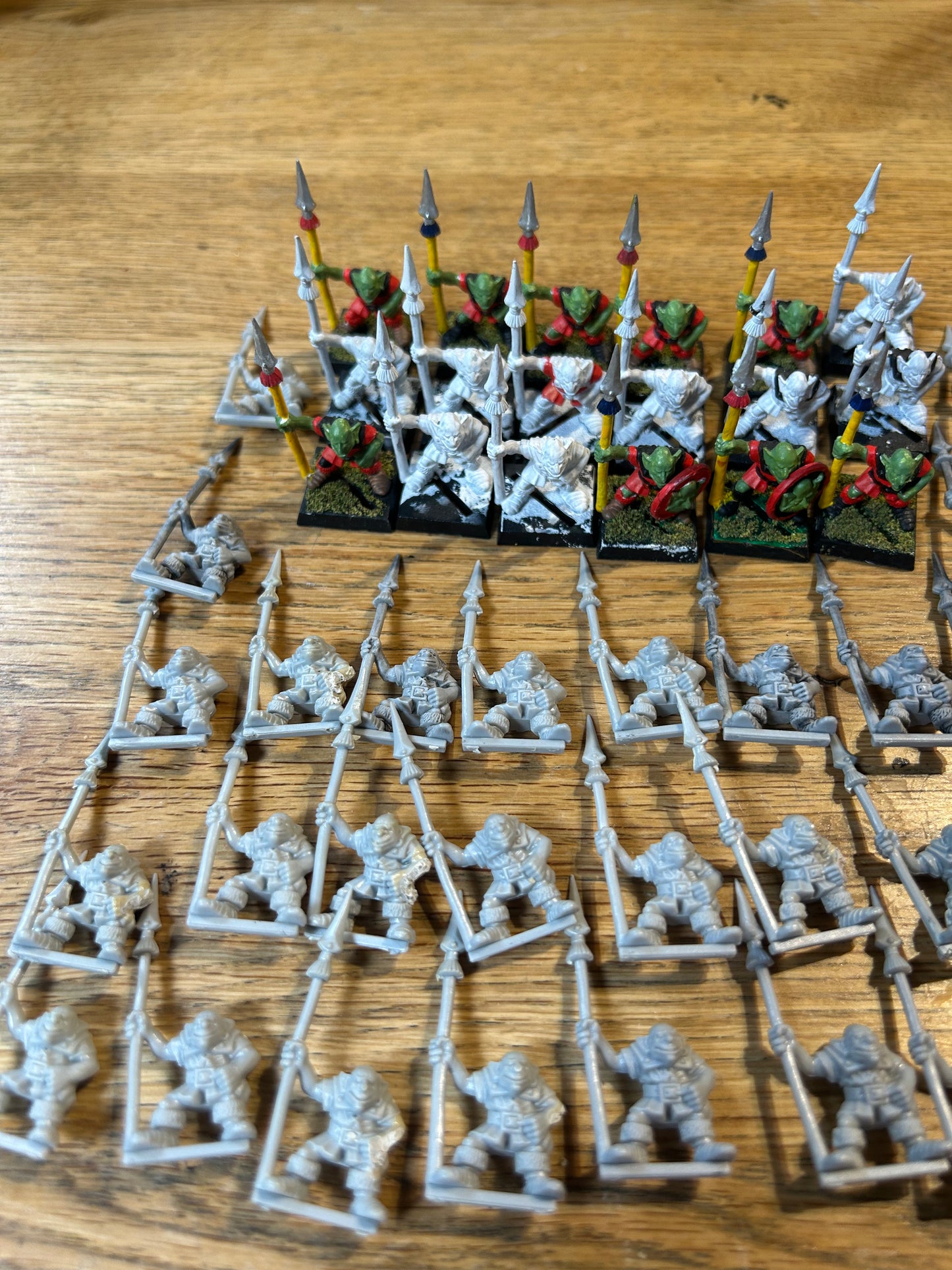 Warhammer fantasy 4th edition monopose night goblin spearmen x46 (only 20 shields, goblins on bases have no tabs, 7 goblins have a little glue damage to shield arm).