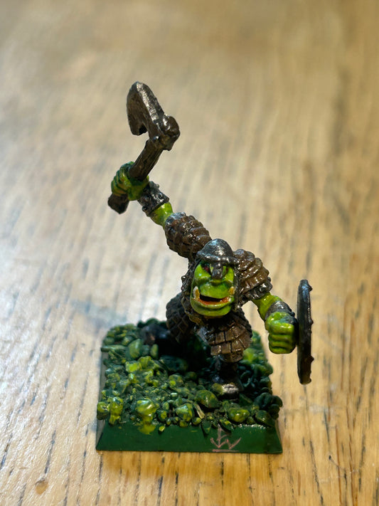 Warhammer fantasy marauder miniatures orc warrior with hand axe x1