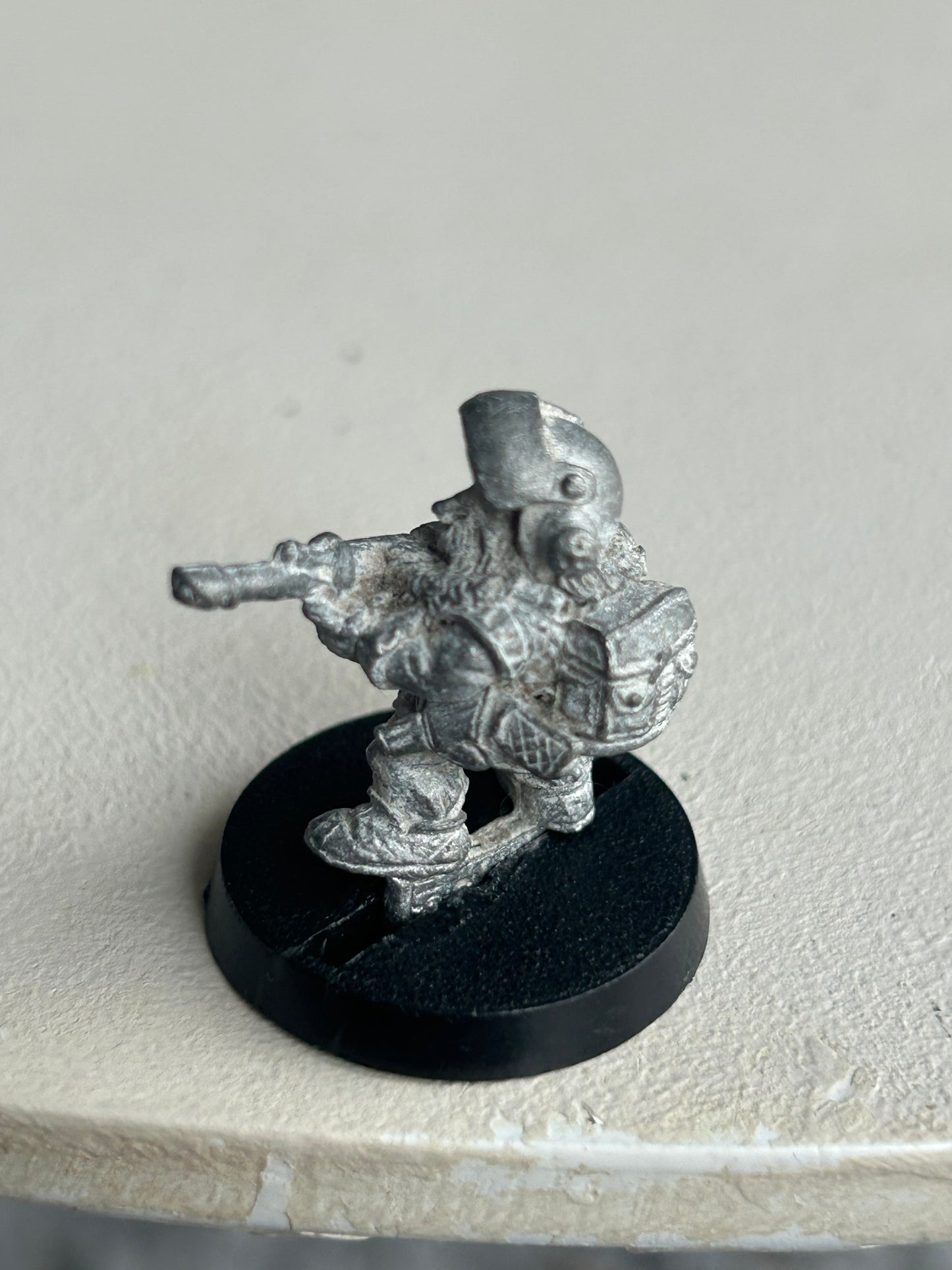 Warhammer 40k squats 420219 squat with autogun