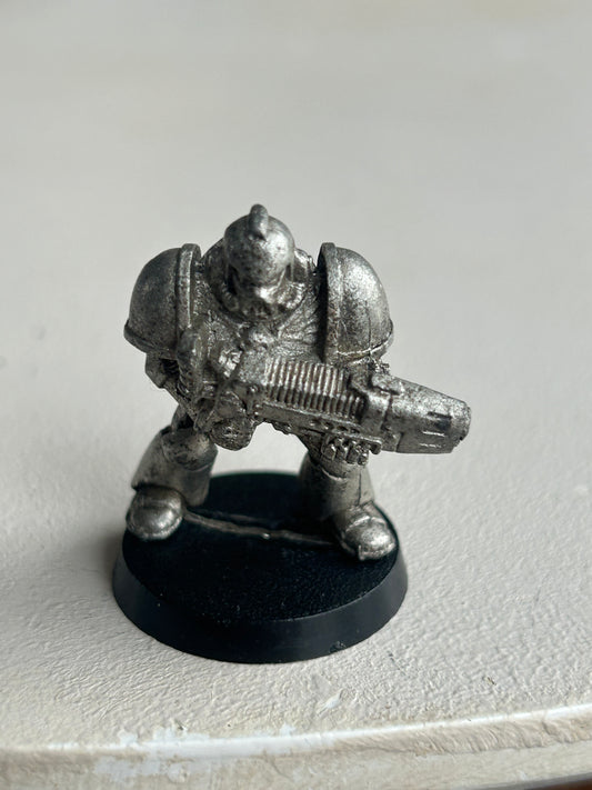 Classic Space Marine With Plasma Gun - Warhammer 40K Classic Metal (I will include a backpack)