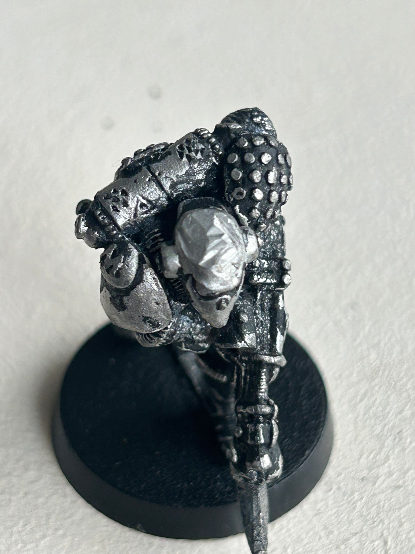 LE2 Imperial Space Marine Metal OOP Warhammer 40k damaged (top of the helmet has been flattened)