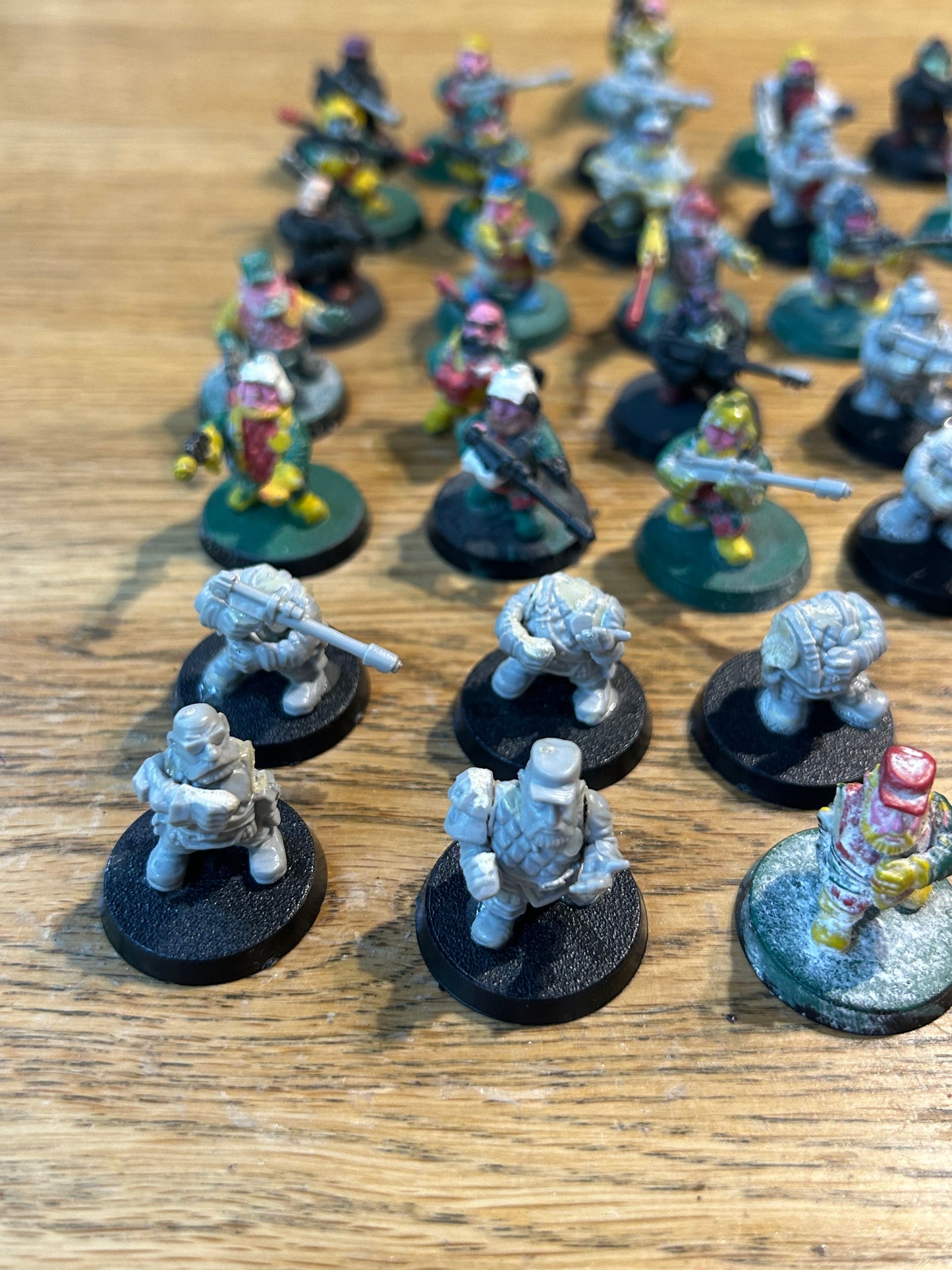Warhammer 40k Rogue Trader plastic squats x34 (3 are missing heads, 3 missing arms, 7 missing guns)