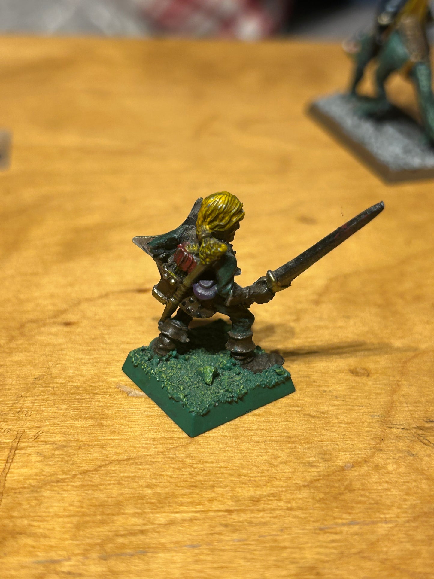 ME-31 01 (v2) Wood Elf w. Sword (variant 2)