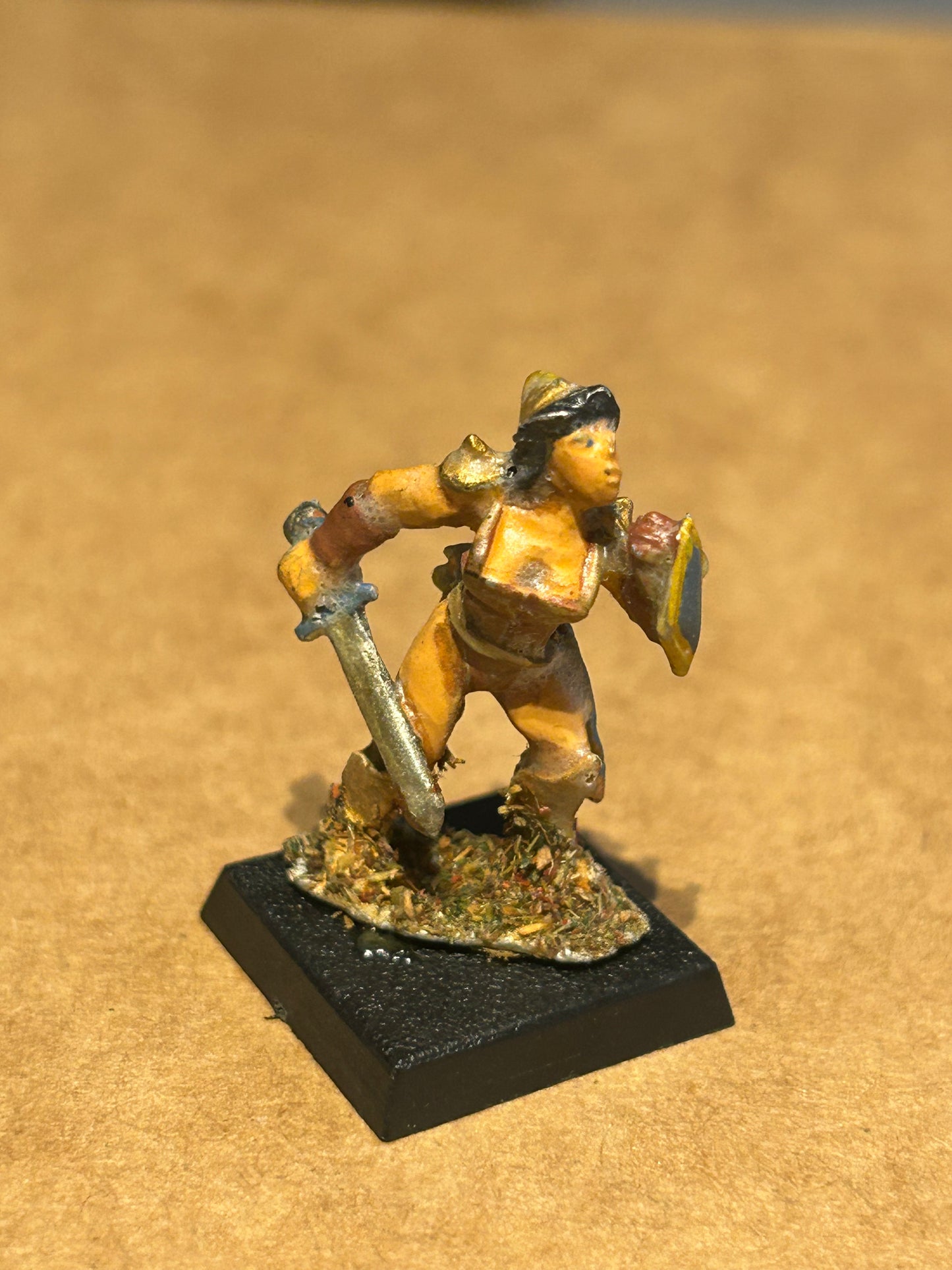 FA19-1 FEMALE FIGHTER - FANTASY ADVENTURERS - 1982 METAL - CITADEL WARHAMMER