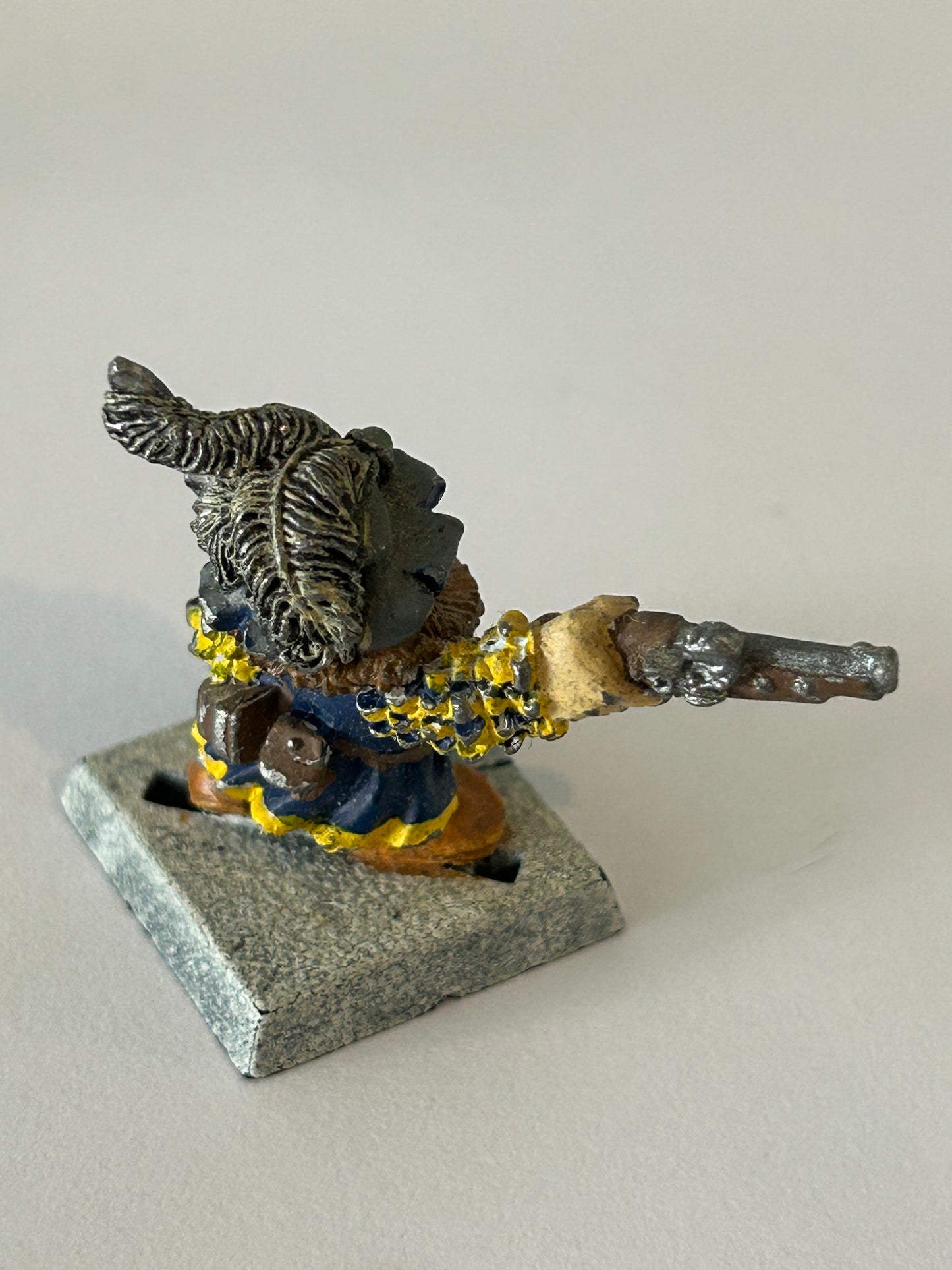 Warhammer fantasy imperial dwarf command champion with pistol