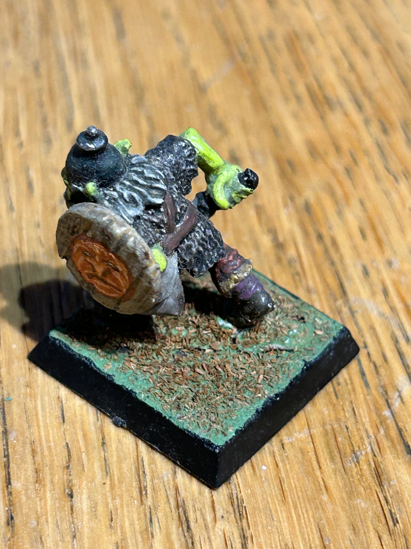 Lord Of The Rings - ME-74 - Snagga Goblin with hand weapon and shield, 1985