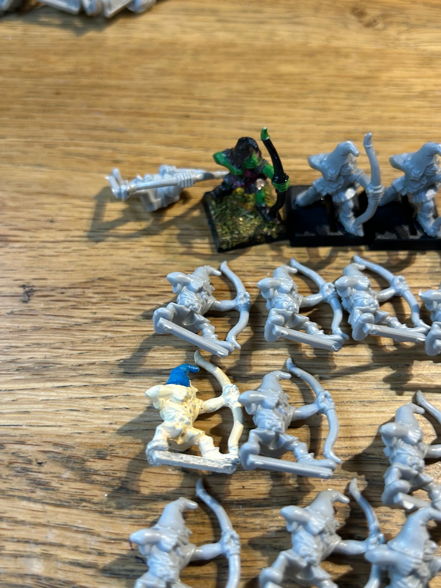 Warhammer fantasy 4th edition monopose night goblin archers x23 (3 of the ones on stands are missing Tabs)