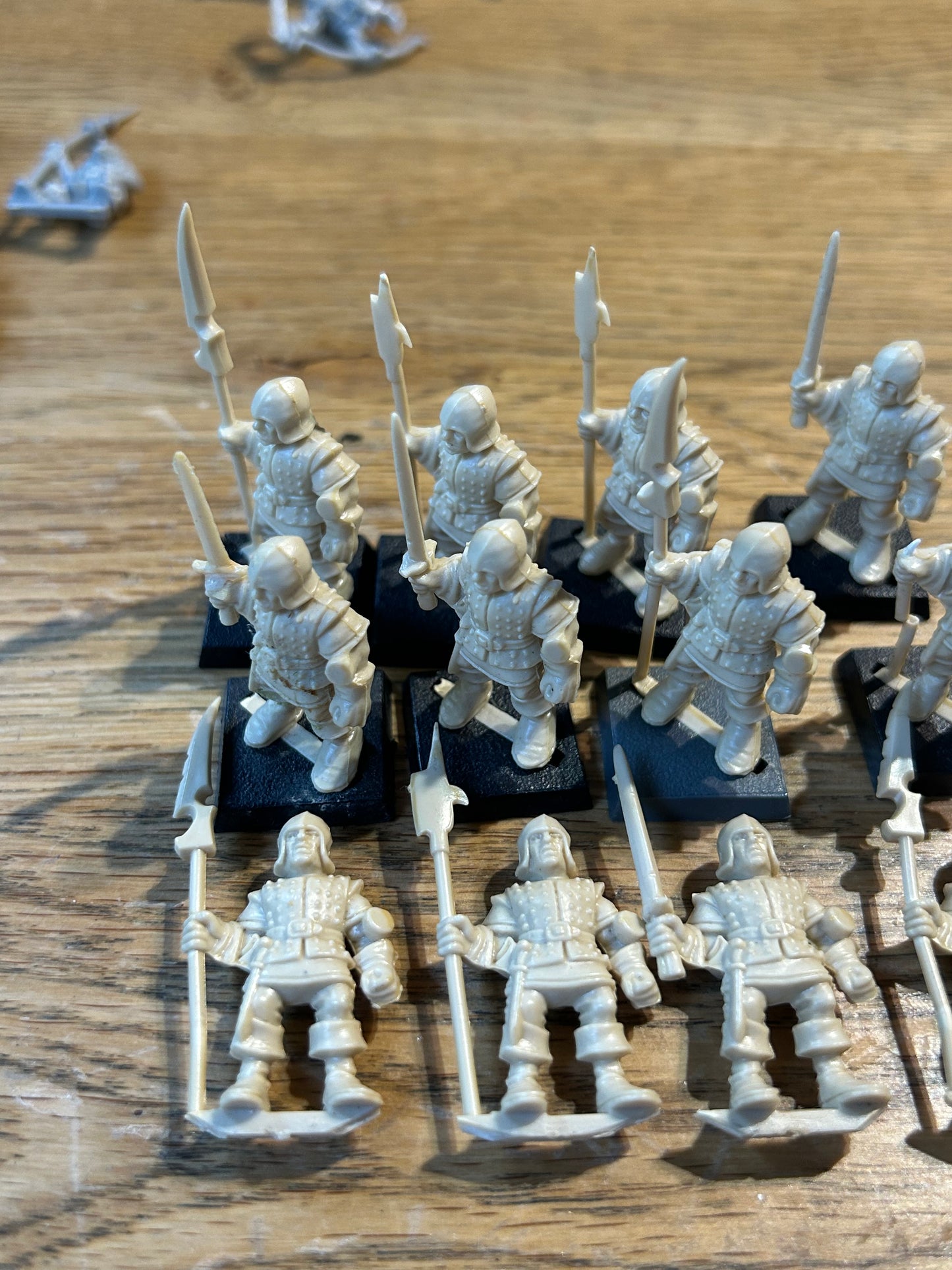 Advanced Heroquest Men-at-Arms x 12 A Warhammer (one has a broken halberd)