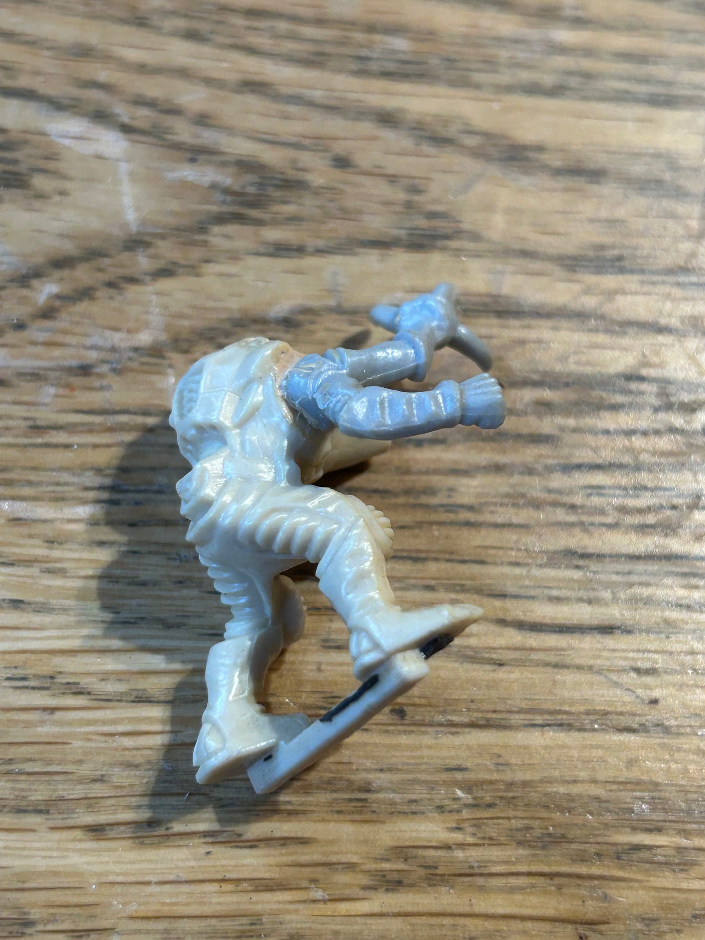 Warhammer 40k/ Rogue Trader Genestealer hybrid x2 (missing an arm and the one with two arms has a broken claw)
