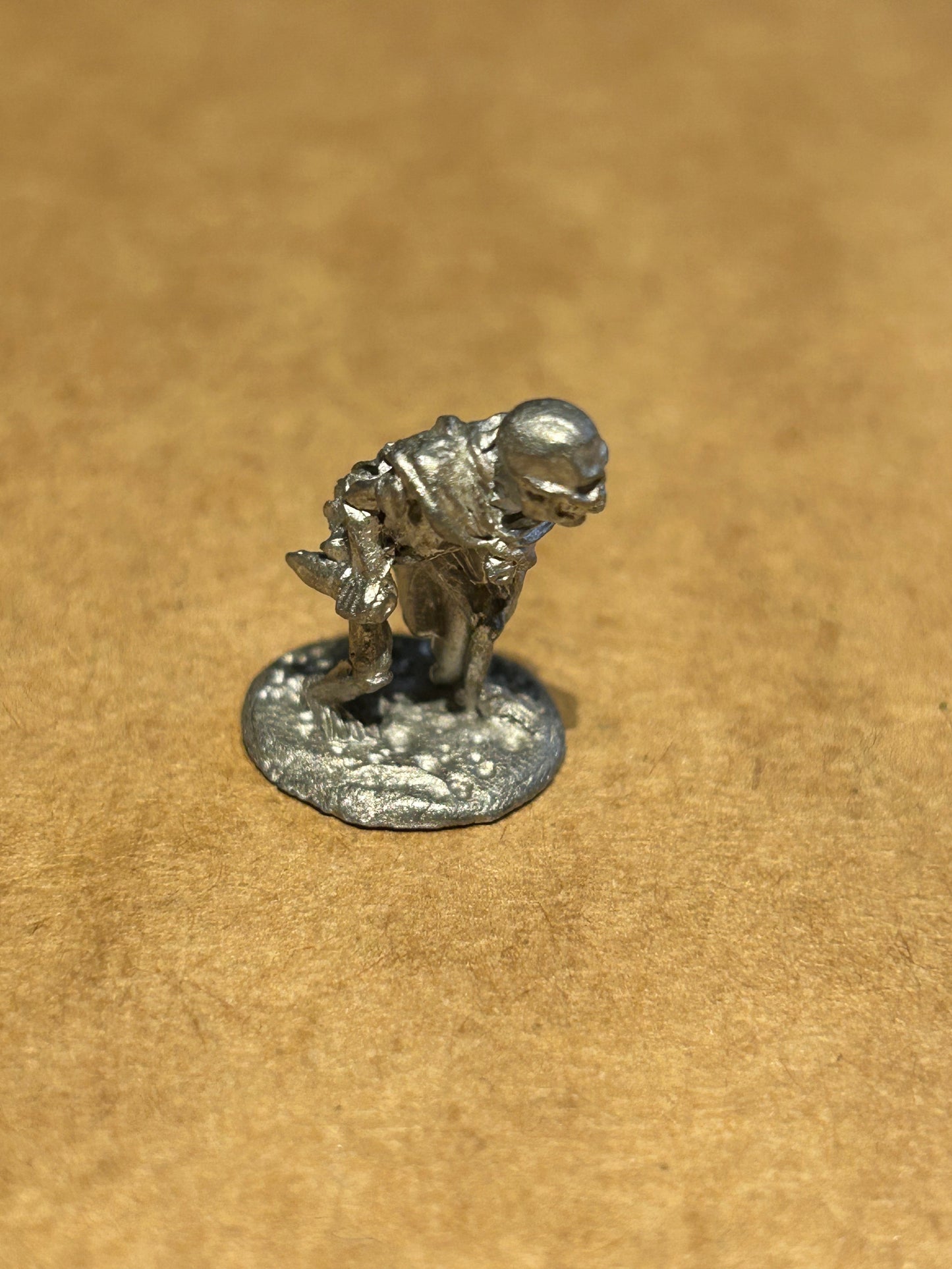 Citadel Fantasy Tribes FTS9 Skeleton Attacking w. Dagger Warhammer