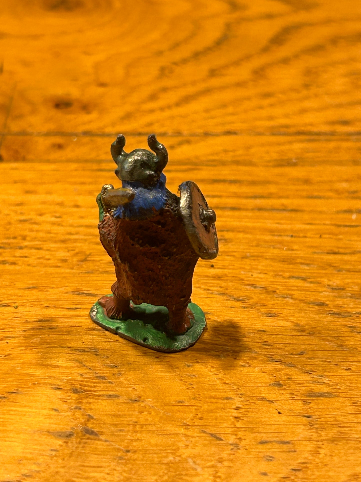 Citadel - Preslotta - Warhammer fantasy - C36 - Class Hobgoblin warrior with sword and shield - 1984